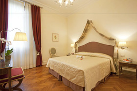 Serristori Palace