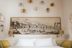 Soprarno Suites