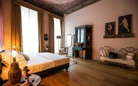 Soprarno Suites