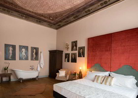 Soprarno Suites