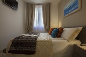 The Golden House Florence Suite