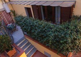 The Golden House Florence Suite
