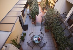 The Golden House Florence Suite