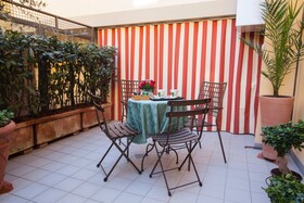 The Golden House Florence Suite