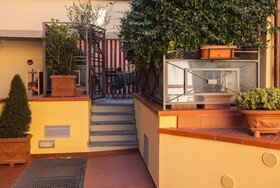 The Golden House Florence Suite