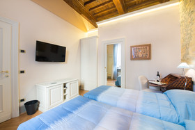 15 Santori Luxury Home