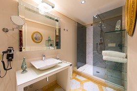 15 Santori Luxury Home