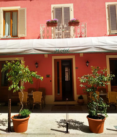 Hotel Holiday