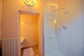 Castello di Montegufoni