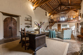 Castello di Montegufoni