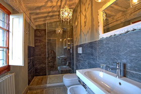 Castello di Montegufoni