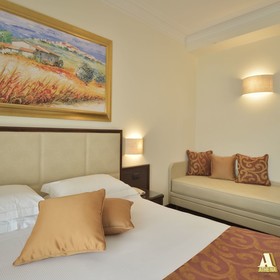 Hotel Athena