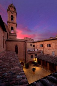 II Chiostro del Carmine