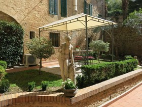 Piazza Paradiso Accommodation