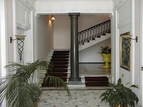 De La Ville