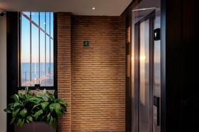Fly Deco Hotel