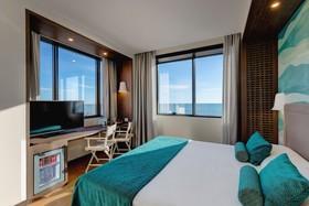 Fly Deco Hotel