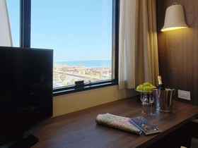 Fly Deco Hotel