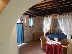 Le Vignole Country House