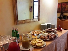 Le Vignole Country House