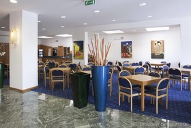 City Hotel & Suites