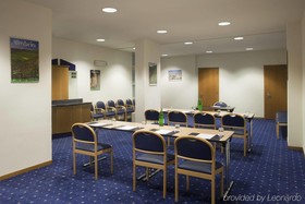 City Hotel & Suites