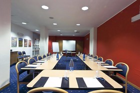 City Hotel & Suites
