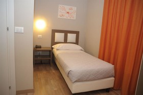 GG8 Restaurant & Hotel