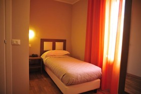 GG8 Restaurant & Hotel