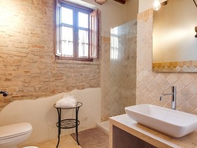 Umbria Country Shelter
