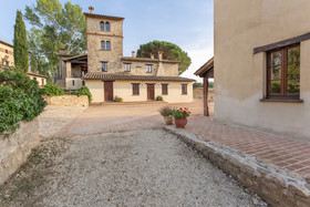 Pulciano Apartments