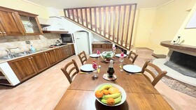 Spoleto Storico Spacious City House - Car Unnecessary - Wifi - Sleeps 10