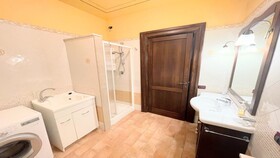 Spoleto Storico Spacious City House - Car Unnecessary - Wifi - Sleeps 10