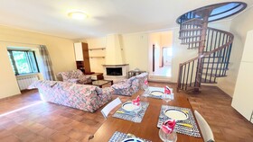 Spoleto Storico Spacious City House - Car Unnecessary - Wifi - Sleeps 10