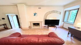 Spoleto Storico Spacious City House - Car Unnecessary - Wifi - Sleeps 10