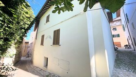 Spoleto Storico Spacious City House - Car Unnecessary - Wifi - Sleeps 10