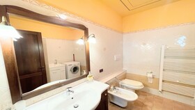 Spoleto Storico Spacious City House - Car Unnecessary - Wifi - Sleeps 10