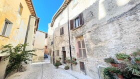 Spoleto Storico Spacious City House - Car Unnecessary - Wifi - Sleeps 10