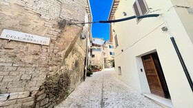 Spoleto Storico Spacious City House - Car Unnecessary - Wifi - Sleeps 10