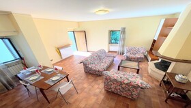 Spoleto Storico Spacious City House - Car Unnecessary - Wifi - Sleeps 10