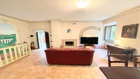 Spoleto Storico Spacious City House - Car Unnecessary - Wifi - Sleeps 10