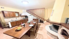 Spoleto Storico Spacious City House - Car Unnecessary - Wifi - Sleeps 10
