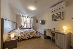 Flora Hotel