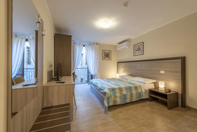 Flora Hotel