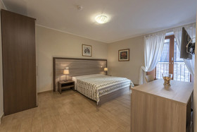 Flora Hotel