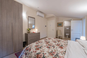 Flora Hotel