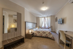Flora Hotel