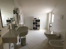 Vialeromadodici Rooms & Apartments