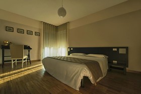 Vialeromadodici Rooms & Apartments