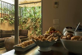 Vialeromadodici Rooms & Apartments